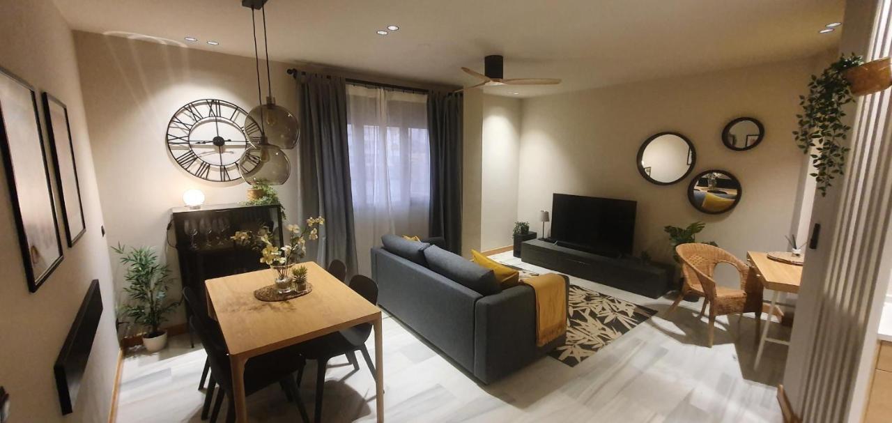 Apartamenticos Studio 98 Zaragoza Bagian luar foto